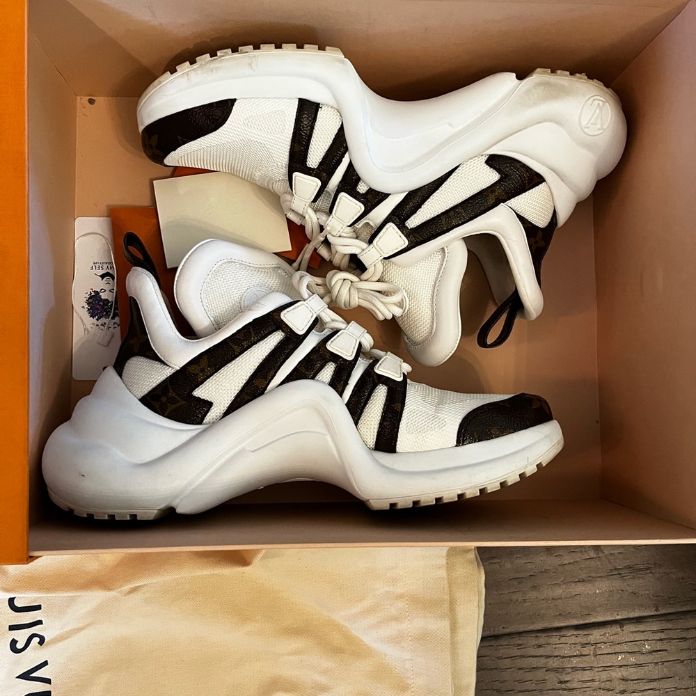 LV ARCHLIGHT SNEAKER